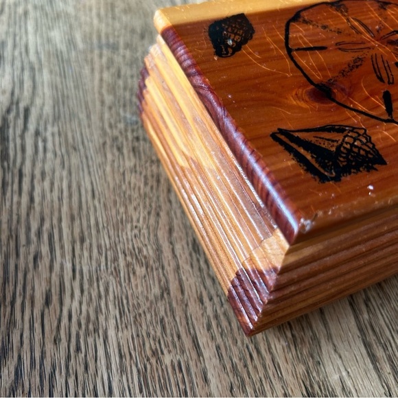 Handmade Vintage Tennessee jewelry trinket box with lid cedar collectible - Picture 3 of 7